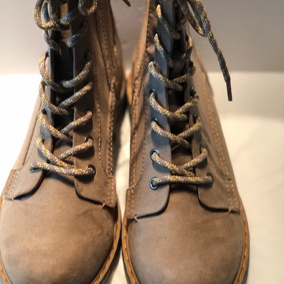 SM New York Beige Combat Boots - Picture 11 of 13